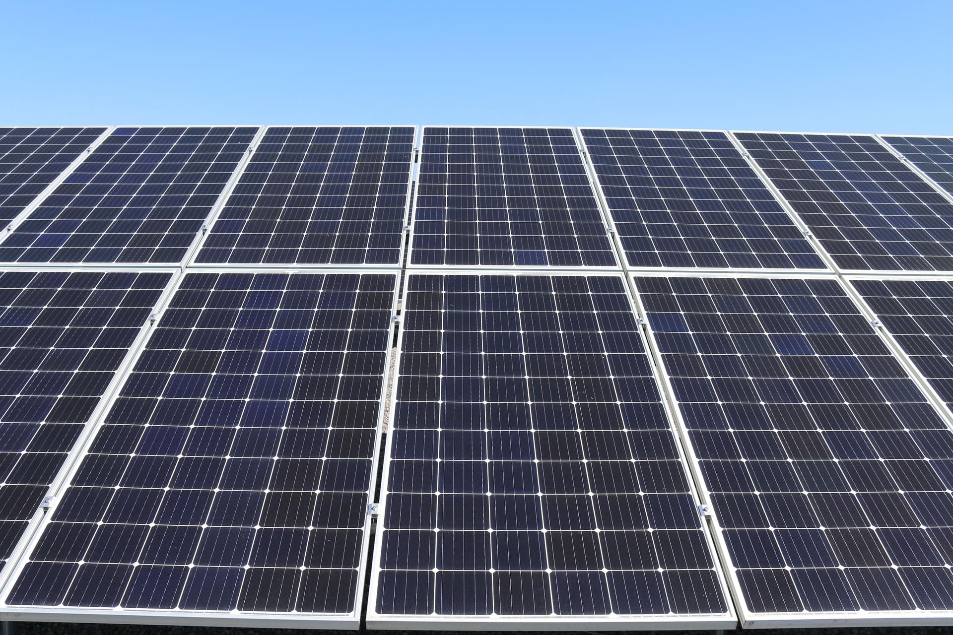 La CUP publica un estudi d’energies renovables en espais alternatius